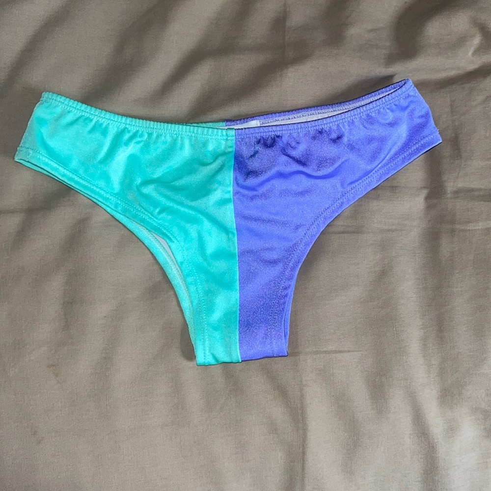 Color block bikini bottoms